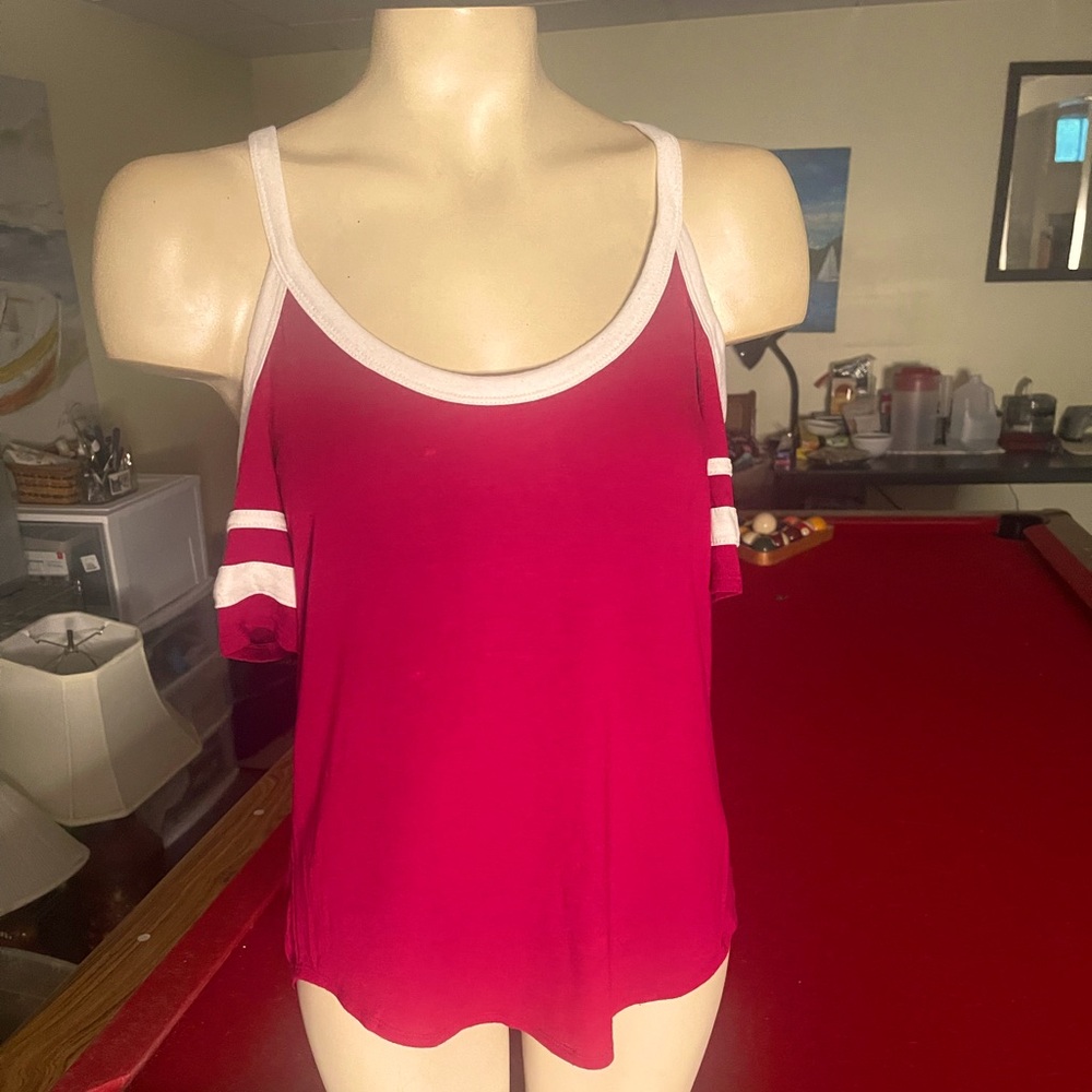 Express cold shoulder magenta top